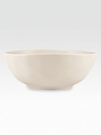 Yet another easy, elegant collection from Donna Karan, now designed for your home in organically shaped, matte-glazed stoneware. From the Casual Luxe CollectionStoneware72 oz.Dishwasher- and microwave-safeImported