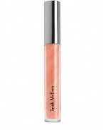 This innovative, long-wearing, lip-enhancing formula is lightly flecked with alluring points of light, delivering a radiant finish in the season's sexiest shades. 