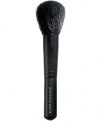 A luxurious brush made of 100% natural goat hair, for a polished and flawless makeup application.  Crafted by master artisans, Le Métier de Beauté Master Brush Collection includes the tools every woman needs for exemplary professional cosmetic application.