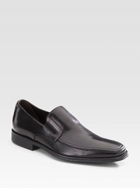Handmade Italian pebbled leather, styled for flexibility with side elastic bands. Stitch detail Leather lining Padded insole Rubber sole Made in Italy Handmade Italian pebbled leather, styled for flexibility with side elastic bands. Stitch detail Leather lining Padded insole Rubber sole Made in Italy