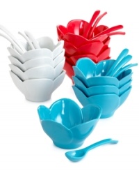 We all scream for ice cream bowls from Martha Stewart Collection. Lightweight melamine in pretty flower shapes with matching spoons offer yet another reason to eat dessert first. Smart for kids, cute for pool parties and backyard barbecues! (Clearance)