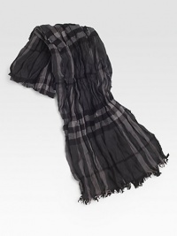 Elegant blend of super-soft wool and cashmere in a classic iconic check pattern with fringed edges.Fringed endsWool/cashmere12W x 74HDry cleanMade in Great Britain Elegant blend of super-soft wool and cashmere in a classic iconic check pattern with fringed edges.Fringed endsWool/cashmere12W x 74HDry cleanMade in Great Britain