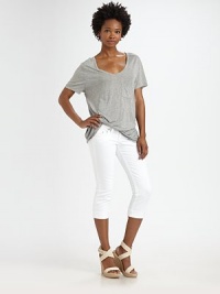 Slim-fitting stretch denim in a chic leg-baring crop.THE FITFitted through hips and thighsMedium rise, about 7Inseam, about 25THE DETAILSZip flyFive-pocket style98% cotton/2% spandexMachine washMade in USAModel shown is 5'9½ (176cm) wearing US size 4. Slim-fitting stretch denim in a chic leg-baring crop.THE FITFitted through hips and thighsMedium rise, about 7Inseam, about 25THE DETAILSZip flyFive-pocket style98% cotton/2% spandexMachine washMade in USAModel shown is 5'9½ (176cm) wearing US size 4.