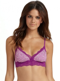THE LOOKAdjustable shoulder straps Lace trim Star print soft triangle cups Elastic underbandTHE MATERIAL60% cotton/40% polyamideCARE & ORIGINHand wash Made in Italy THE LOOKAdjustable shoulder straps Lace trim Star print soft triangle cups Elastic underbandTHE MATERIAL60% cotton/40% polyamideCARE & ORIGINHand wash Made in Italy