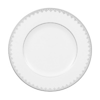 White Lace bone china is characterized by its diverse series of borders all rendered in precious platinum. The classic combination of platinum and white radiates on the table. A truly classic look. White Lace bone china is characterized by its diverse series of borders all rendered in precious platinum. The classic combination of platinum and white radiates on the table. A truly classic look.