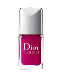 Never before has the color of Dior Vernis displayed such lacquered and vibrant shine! A cocktail of Shine and Sparkle Amplifying active ingredients directs pigments and pearly particles to enhance light reflection tenfold. Once again, the array of enchanting shades created by Tyen reflect the spirit of Dior fashion shows.Application is even easier with the brush. Dior Vernis also features a newchip-resistant formula that protects and embellishes the nails, day after day. Never before has the color of Dior Vernis displayed such lacquered and vibrant shine! A cocktail of Shine and Sparkle Amplifying active ingredients directs pigments and pearly particles to enhance light reflection tenfold. Once again, the array of enchanting shades created by Tyen reflect the spirit of Dior fashion shows.Application is even easier with the brush. Dior Vernis also features a newchip-resistant formula that protects and embellishes the nails, day after day.