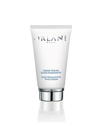 Anti-aging moisturization: complex of aquatic plants and a biomimetic active ingredient: intensely, ideally and lastingly moisturizes: helps capture, retain and redistribute water - B21 Bio-Energic Anti-Aging Complex: stimulates cellular energy, regenerates, smoothes and firms.Natural Color: coated pigments and diamond powder: soft focus effect, even out the complexion with a sheer finish boost its radiance, reduce fine lines and imperfections by reflecting the light. Anti-aging moisturization: complex of aquatic plants and a biomimetic active ingredient: intensely, ideally and lastingly moisturizes: helps capture, retain and redistribute water - B21 Bio-Energic Anti-Aging Complex: stimulates cellular energy, regenerates, smoothes and firms.Natural Color: coated pigments and diamond powder: soft focus effect, even out the complexion with a sheer finish boost its radiance, reduce fine lines and imperfections by reflecting the light.