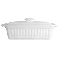 The Louvre dinnerware collection takes its design inspiration from architectural motifs that adorn the exterior of the Louvre museum. Casual or formal, this collection offers great practicality and adapts to every occasion. Oven and dishwasher safe, many of the bakeware pieces transition from oven to table. The Louvre dinnerware collection takes its design inspiration from architectural motifs that adorn the exterior of the Louvre museum. Casual or formal, this collection offers great practicality and adapts to every occasion. Oven and dishwasher safe, many of the bakeware pieces transition from oven to table.