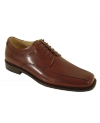 Crafted in soft calf leather, this pair of Italian oxford men's dress shoes is as comfy as it is classic with rounded edges and a sleek, narrow bike toe. Crafted in soft calf leather, this pair of Italian oxford men's dress shoes is as comfy as it is classic with rounded edges and a sleek, narrow bike toe.