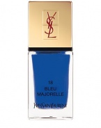 Indulge the impulse to color your nails. Flaunt color with pride. Composed of YSL's iconic shades such as blue majorelle and a palette of original colors, The La Laque Couture collection lets you dip your fingertips into the world of couture.