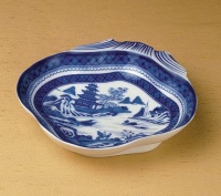 Mottahedeh Blue Canton Shell Dish 8 in Mottahedeh Blue Canton Shell Dish 8 in
