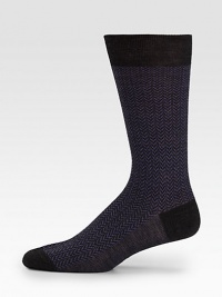 Socks with a classic herringbone pattern and solid ends.80% wool/20% nylonMachine washMade in Italy of imported fabric Socks with a classic herringbone pattern and solid ends.80% wool/20% nylonMachine washMade in Italy of imported fabric