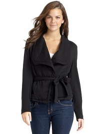 THE LOOKPadded designOversized collarOpen frontLong sleevesSelf-tie beltSeam pocketsSide ventsTHE FITAbout 23 from shoulder to hemTHE MATERIAL55% cotton/45% modalFill: polyesterCARE & ORIGINHand washImported THE LOOKPadded designOversized collarOpen frontLong sleevesSelf-tie beltSeam pocketsSide ventsTHE FITAbout 23 from shoulder to hemTHE MATERIAL55% cotton/45% modalFill: polyesterCARE & ORIGINHand washImported