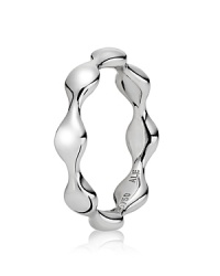 An organic shape with liquid lines adds new dimension to your selection of stackable PANDORA rings. An organic shape with liquid lines adds new dimension to your selection of stackable PANDORA rings.