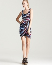 Exude tropical-chic in this GUESS dress, boasting gorgeous draping and a vibrant palm tree motif. Exude tropical-chic in this GUESS dress, boasting gorgeous draping and a vibrant palm tree motif.