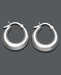 A style staple -- hoop earrings add dimension to any look. Giani Bernini's chic style features a click backing in sterling silver. Approximate diameter: 1/2 inch.
