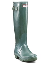 Hunter original rubber rain boots have the legendary Hunter fit and comfort and are perfect for a rainy day. Hunter original rubber rain boots have the legendary Hunter fit and comfort and are perfect for a rainy day.