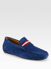 Classic design in smooth suede with stripe detail.Suede upperLeather liningPadded insoleRubber soleImported Classic design in smooth suede with stripe detail.Suede upperLeather liningPadded insoleRubber soleImported