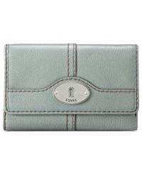 Unmistakably modern with a veritable vintage feel, this multi-function design from Fossil is a major must-have. Supple, glazed leather and signature hardware adorn the outside, while a plethora of pockets and compartments keep the interior impeccably organized. Unmistakably modern with a veritable vintage feel, this multi-function design from Fossil is a major must-have. Supple, glazed leather and signature hardware adorn the outside, while a plethora of pockets and compartments keep the interior impeccably organized.