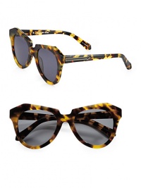 An eye-catching acetate design with an edgy, vintage look. Available in tortoise with G15 mono lens.Acetate temples with black metal arrow logoCategory 3 UV protectionImported