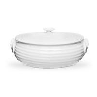 This set of dinnerware designed by famed cook and food writer Sophie Conran offers a modern organic aesthetic in unique shapes for an elegant and durable everyday collection. This set of dinnerware designed by famed cook and food writer Sophie Conran offers a modern organic aesthetic in unique shapes for an elegant and durable everyday collection.