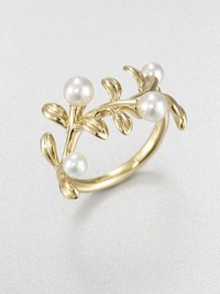 A floral piece in 18k gold and lustrous cultured pearls. 3.75mm-4.75mm round white cultured pearls18k goldImported A floral piece in 18k gold and lustrous cultured pearls. 3.75mm-4.75mm round white cultured pearls18k goldImported