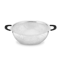 Designed for lasting strength, Cuisinart's stainless-steel colander is constructed of a hard, strong mesh that delivers superior drainage and detailed with soft-grip handles for easy maneuvering.