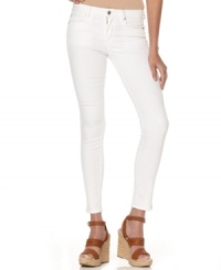 In a bright white wash, these Else Jeans skinny jeans are an absolute must-have for spring! In a bright white wash, these Else Jeans skinny jeans are an absolute must-have for spring!