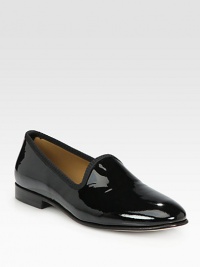 Patent leather with an intensified shine, shapes this timeless wardrobe staple.Patent leather upperLeather liningPadded insoleLeather soleMade in Italy Patent leather with an intensified shine, shapes this timeless wardrobe staple.Patent leather upperLeather liningPadded insoleLeather soleMade in Italy