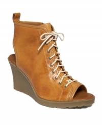 Dr. Martens Sabrina shooties are so on-trend. Shooties with an open toe and open heel. They'll fit in perfectly in your shoe collection. Dr. Martens Sabrina shooties are so on-trend. Shooties with an open toe and open heel. They'll fit in perfectly in your shoe collection.