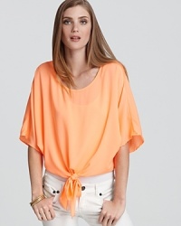 Hyper-bright and ultra-billowy, this Vintage Havana top boasts a tie at the hem for fresh summer style. Hyper-bright and ultra-billowy, this Vintage Havana top boasts a tie at the hem for fresh summer style.