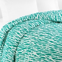 With a bright white nature-inspired print on a golf green field, this DIANE von FURSTENBERG full/queen duvet cover brings a sunny breath of fresh air to your bedroom.