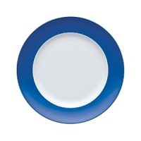 Sophisticated dinnerware with a rim of color to as vibrancy to the dinner table. Dishwasher and microwave safe.