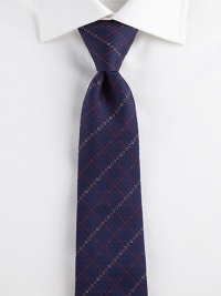 An Italian silk style with impeccable design and presentation, accented with the signature gancini print.SilkDry cleanMade in Italy An Italian silk style with impeccable design and presentation, accented with the signature gancini print.SilkDry cleanMade in Italy