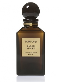 Crisp citrus surrounds a modern pulpy fruit accord, fused with black violets. Woody accents fold into oakmoss adding the universally comforting sensation of warmth. Crisp citrus surrounds a modern pulpy fruit accord, fused with black violets. Woody accents fold into oakmoss adding the universally comforting sensation of warmth.