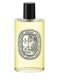 It carries the exhilarating scent of the mediterranean in winter and the freshness of fruit just plucked from the tree, plump and ripe. Highlighted with tangy grapefruit and a variety of slightly bitter Florida oranges, Tarocco's essence is sprinkled with cinnamon and beautifully drawn out with the notes of Bulgarian rose. Saffron comes into play spicing up the experience. The grand finale is a woody top note of cedar and a few drops of Somali frankincense adds just the right contrast. 3.4 oz. It carries the exhilarating scent of the mediterranean in winter and the freshness of fruit just plucked from the tree, plump and ripe. Highlighted with tangy grapefruit and a variety of slightly bitter Florida oranges, Tarocco's essence is sprinkled with cinnamon and beautifully drawn out with the notes of Bulgarian rose. Saffron comes into play spicing up the experience. The grand finale is a woody top note of cedar and a few drops of Somali frankincense adds just the right contrast. 3.4 oz.