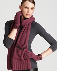 A leather buckle detail on the pocket and ribbed edges give this warm scarf a memorable touch. A leather buckle detail on the pocket and ribbed edges give this warm scarf a memorable touch.