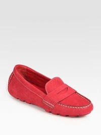 Hand-sewn leather flat concealed with advanced cushioning, finished with a rubber sole for traction. Leather upperLeather liningRubber solePadded insoleImportedOUR FIT MODEL RECOMMENDS ordering true size. Hand-sewn leather flat concealed with advanced cushioning, finished with a rubber sole for traction. Leather upperLeather liningRubber solePadded insoleImportedOUR FIT MODEL RECOMMENDS ordering true size.