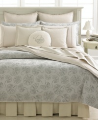Add this fitted sheet from Barbara Barry to your Sachet bed, featuring a luxurious lace jacquard for a playfully elegant appeal. Add this fitted sheet from Barbara Barry to your Sachet bed, featuring a luxurious lace jacquard for a playfully elegant appeal.