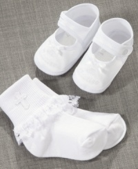 Dressed to a T. She'll have special style all the way to her toes on her memorable day with this Mi Bautizo shoes and sock set from Lauren Madison.