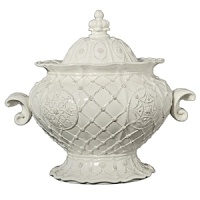 Pretty floral patterns pay homage to the beauty of some of the world's most famous gardens in a variety of floral patterns. This Jardins Du Monde round soup tureen is a great addition to your table, set with wit and style. Pretty floral patterns pay homage to the beauty of some of the world's most famous gardens in a variety of floral patterns. This Jardins Du Monde round soup tureen is a great addition to your table, set with wit and style.