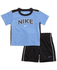 This set set from Nike will have him on the playground in fresh sporty style. This set set from Nike will have him on the playground in fresh sporty style.