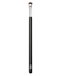 PINCEAU À ESTOMPERCustom-designed to provide women with proper tools for a faster, more professional makeup application. Each brush is designed with only the finest quality of hairs and a delicately weighted handle to provide the necessary balance for professional and precise makeup application. Brush Type: Pony hair ideal for applying eye shadow near the lash line for smokey effect. PINCEAU À ESTOMPERCustom-designed to provide women with proper tools for a faster, more professional makeup application. Each brush is designed with only the finest quality of hairs and a delicately weighted handle to provide the necessary balance for professional and precise makeup application. Brush Type: Pony hair ideal for applying eye shadow near the lash line for smokey effect.