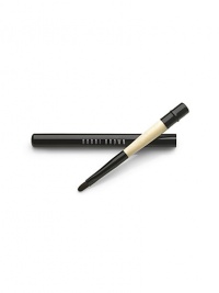 This portable brush is ideal for lip touch-ups throughout the day. Features a brush cap that does double-duty: it protects bristles when brush is not in use, and can also be placed on the end of the brush for a longer handle and easier application. The specially designed brush head has short, tapered hairs for precise application. 
