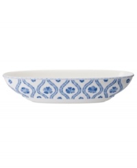 Vintage charm meets modern durability in the Farmhouse Touch oval bowl, featuring cornflower-blue laurels and blooms in premium porcelain from Villeroy & Boch. Vintage charm meets modern durability in the Farmhouse Touch oval bowl, featuring cornflower-blue laurels and blooms in premium porcelain from Villeroy & Boch.