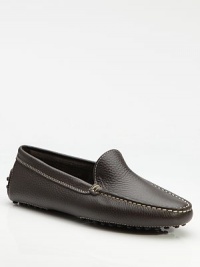 Easy and comfortable in pebbled leather, with topstitched detail. Leather lining Signature pebble gommini sole Made in Italy Easy and comfortable in pebbled leather, with topstitched detail. Leather lining Signature pebble gommini sole Made in Italy