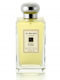 Inspired by a stay at a hotel in Bel-Air, this pure scent has a heart of orange blossom that blend with clementine leaves and water lily. Inspired by a stay at a hotel in Bel-Air, this pure scent has a heart of orange blossom that blend with clementine leaves and water lily.