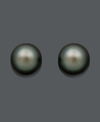 A single pearl in a luscious hue creates a lovely face-framing illusion. Stud earrings feature cultured Tahitian pearls (8-9 mm) set in 14k gold.