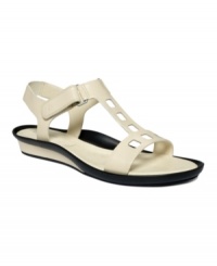 Rockport gives comfort a mod makeover with the Dailana sandals. A T-strap with geometric cutouts sits atop a comfortable cupped insole, perfect for protecting feet while letting them breathe. Rockport gives comfort a mod makeover with the Dailana sandals. A T-strap with geometric cutouts sits atop a comfortable cupped insole, perfect for protecting feet while letting them breathe.
