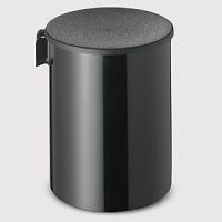 Designed by Erik Magnussen, this modern creamer compliments the Stelton black vacuum jug and pairs with the black sugar bowl. Made in Denmark. Designed by Erik Magnussen, this modern creamer compliments the Stelton black vacuum jug and pairs with the black sugar bowl. Made in Denmark.